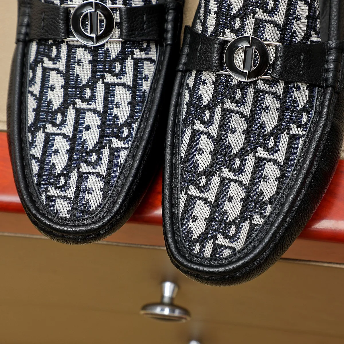 Men's shoes 💰380 🕷️🕷️[Dior] Dior's new casual men's shoes are launched in Hong Kong counters. Official website 1:1 production. Italian original first-layer cowhide + 🐷 leather lining. Designed by European and American masters. Perfect shape to create counter quality, solid color rubber wear-resistant outsole and classic dazzling toe! Super versatile and very comfortable. High-end without losing taste, fashionable and novel! ! Absolute focus! Colors available! Code number 38-44 (45.46 customized)